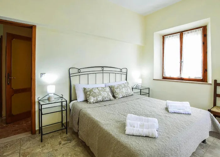 דירה 3 Bedroom Amazing In Portole קורטונה